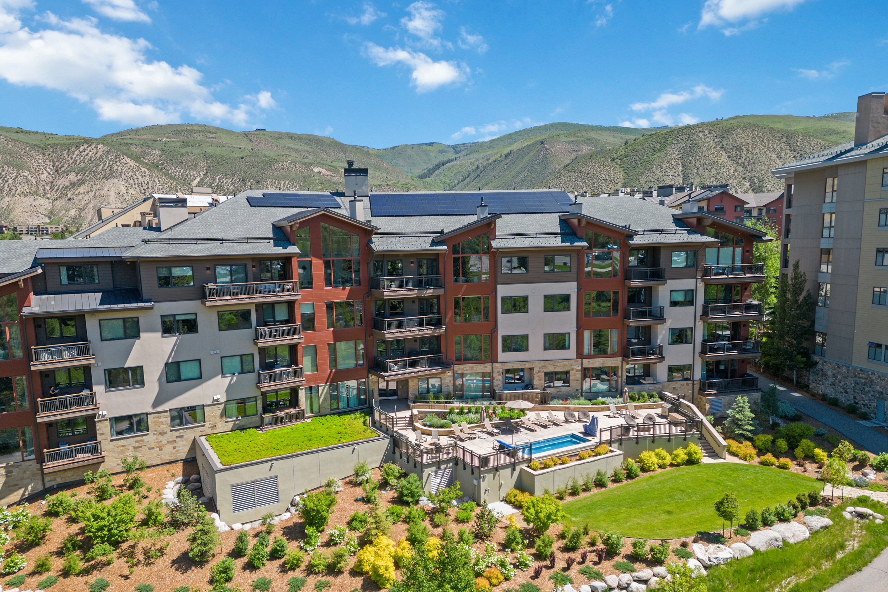Riverfront Lodge