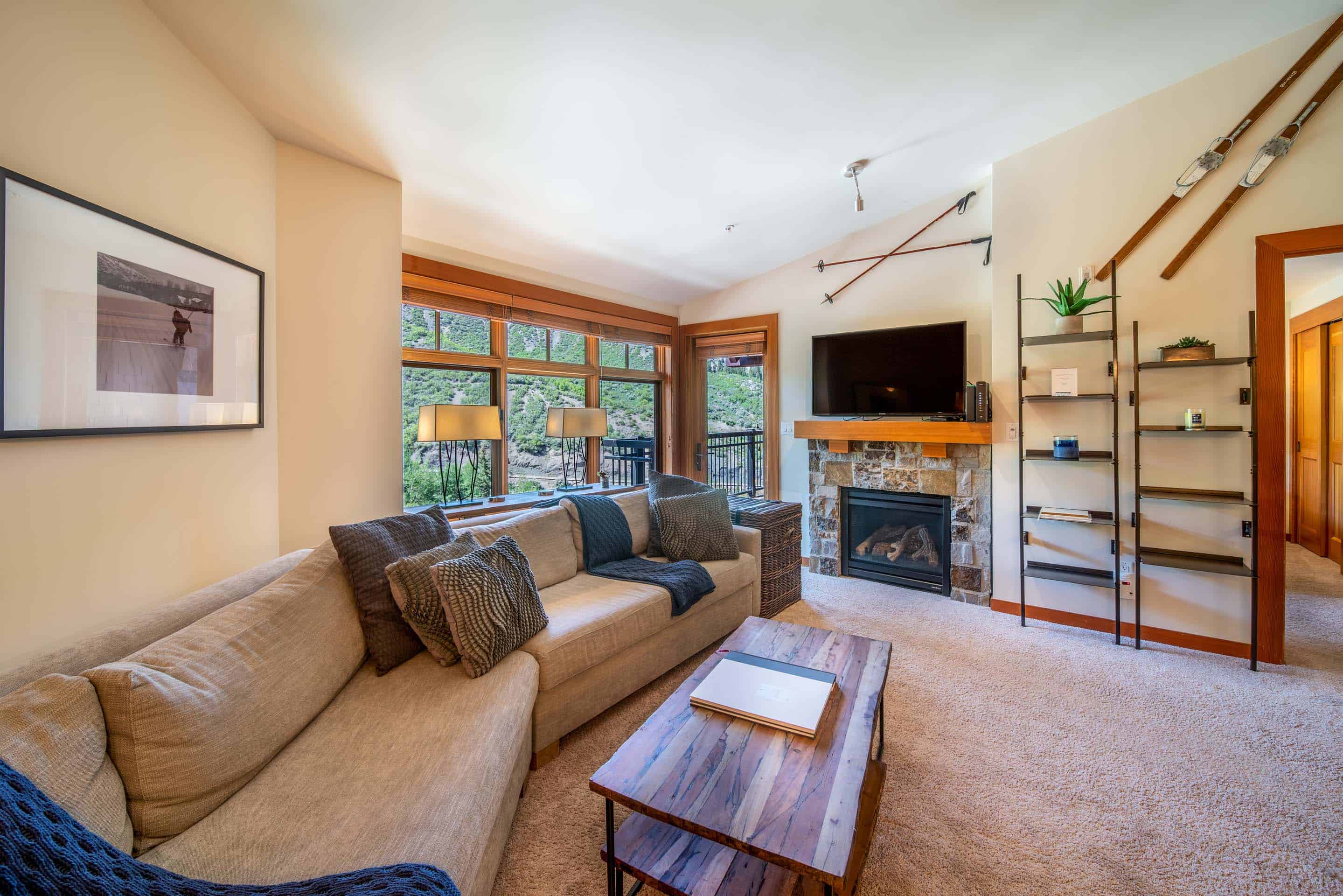 Featured Image - Capitol Peak Lodge 3403