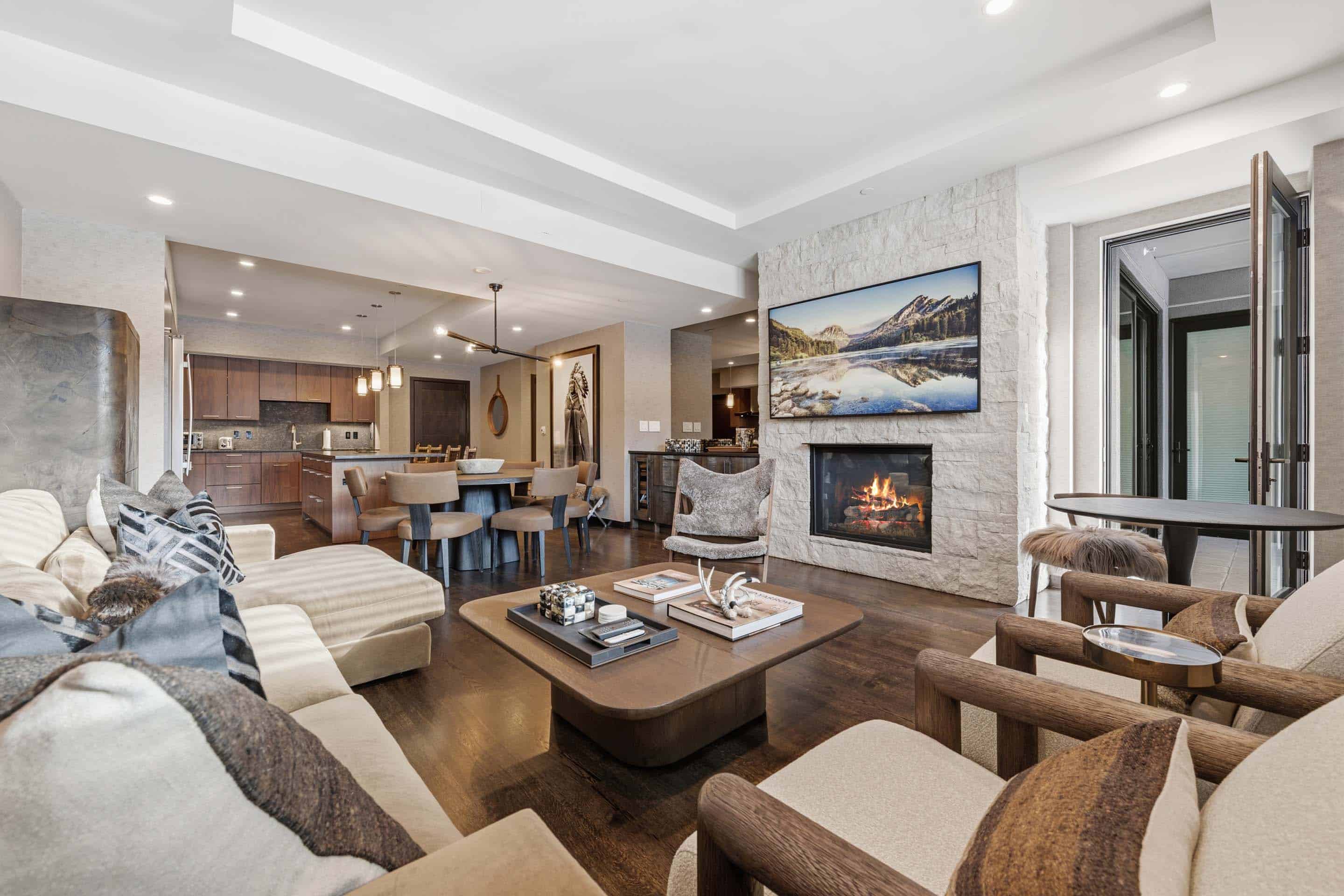 Featured Image - The Lion W201, Lionshead