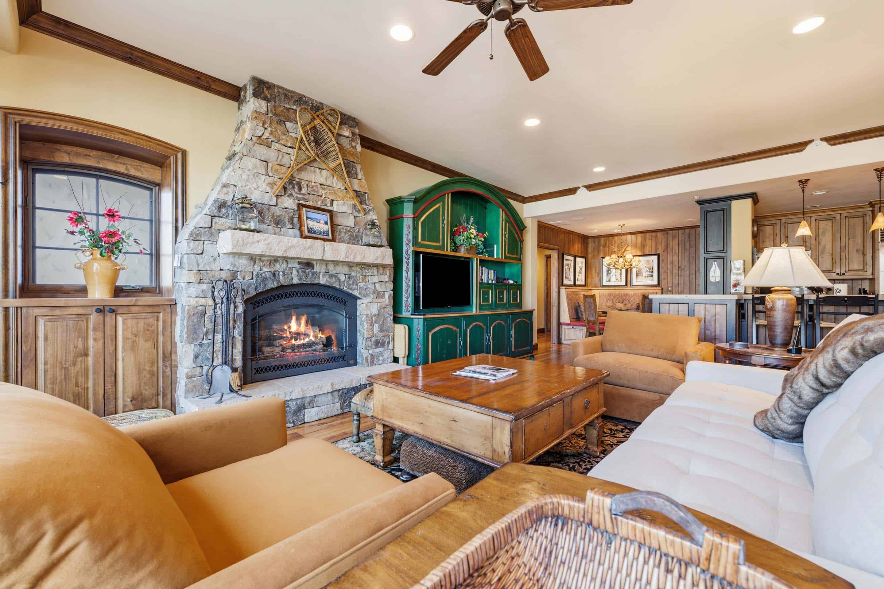 Featured Image - Oxford Court 303