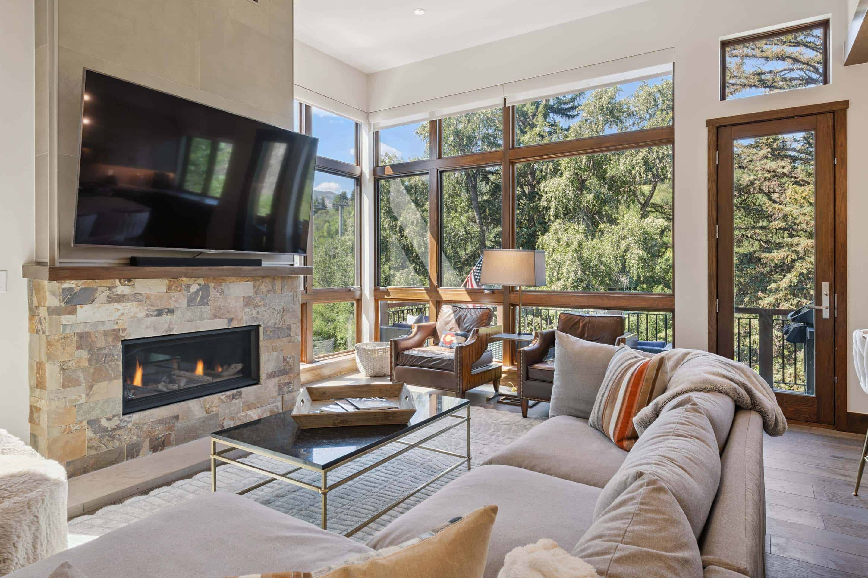 Featured Image - Riverfront Townhome 15
