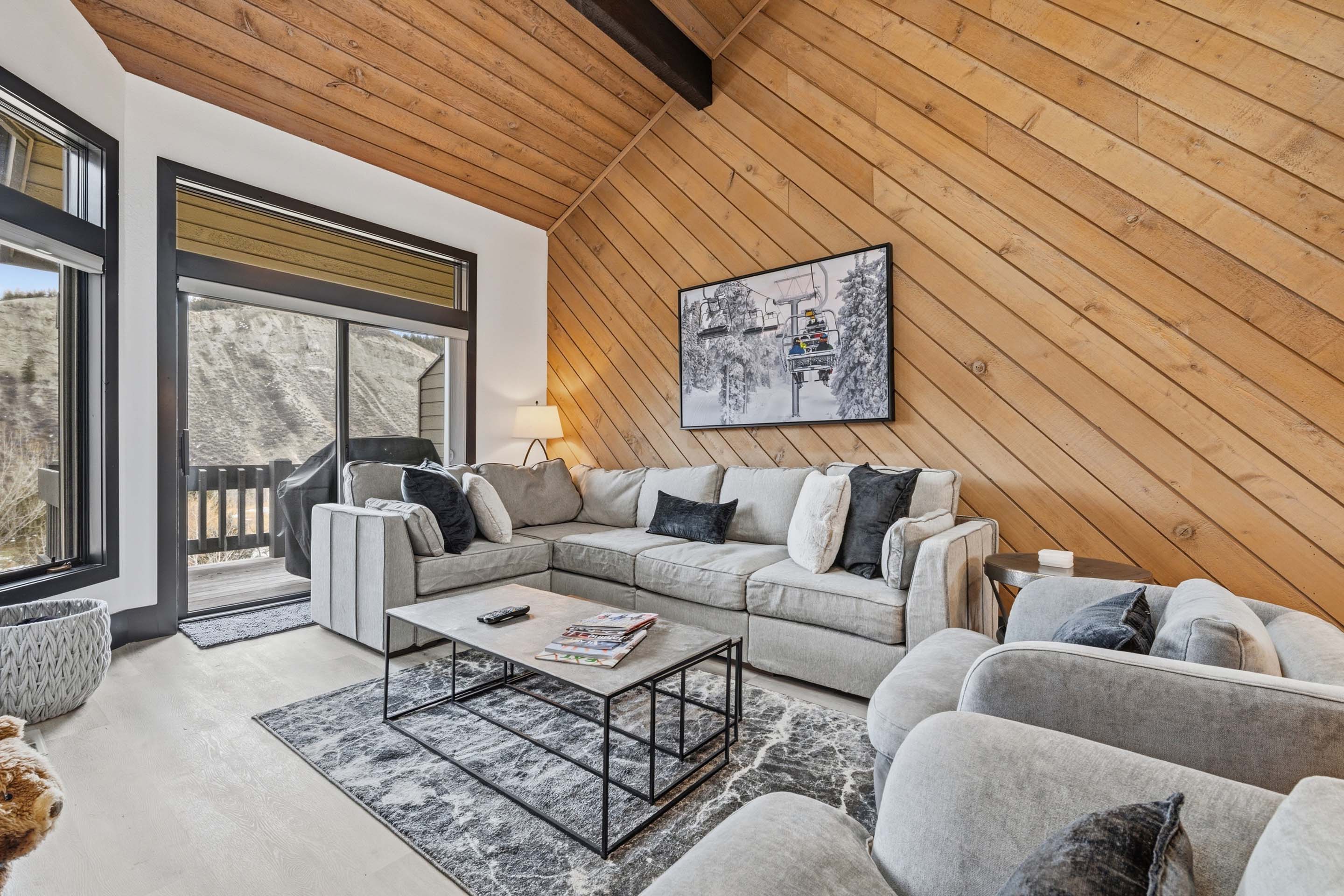 Featured Image - Ridgepoint Townhome 086