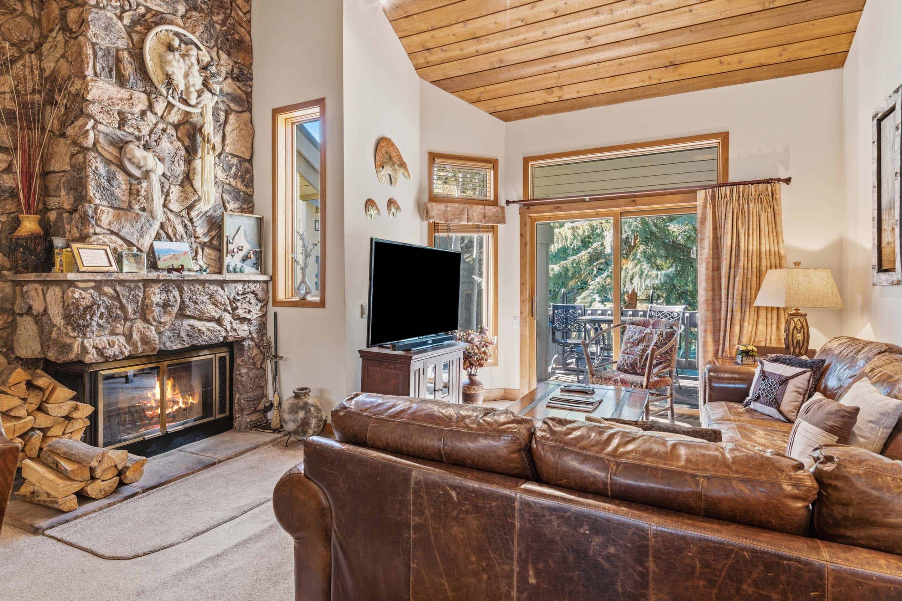 Featured Image - Ridgepoint Townhome 123
