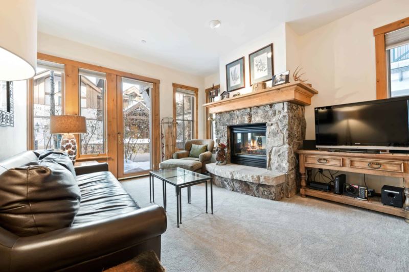 Featured Image - Villa Montane 115
