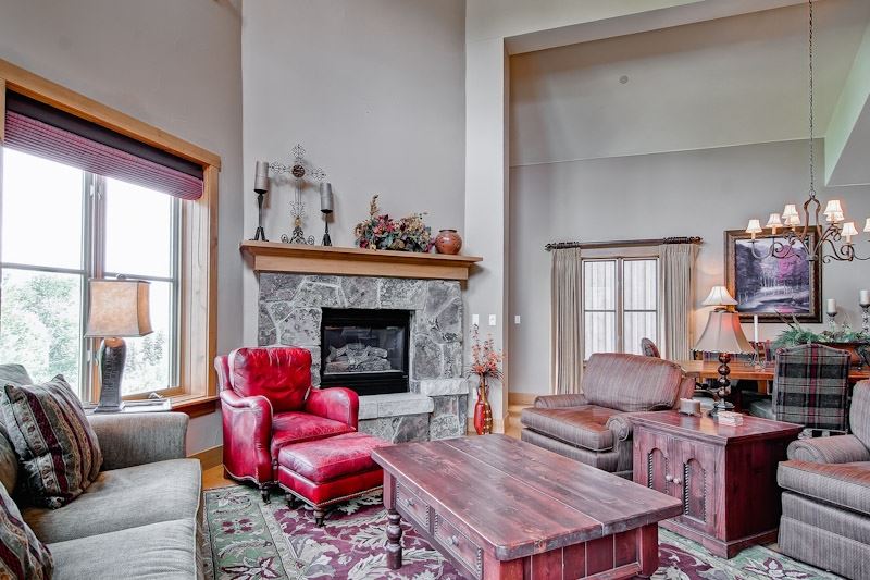 Featured Image - Villa Montane 210