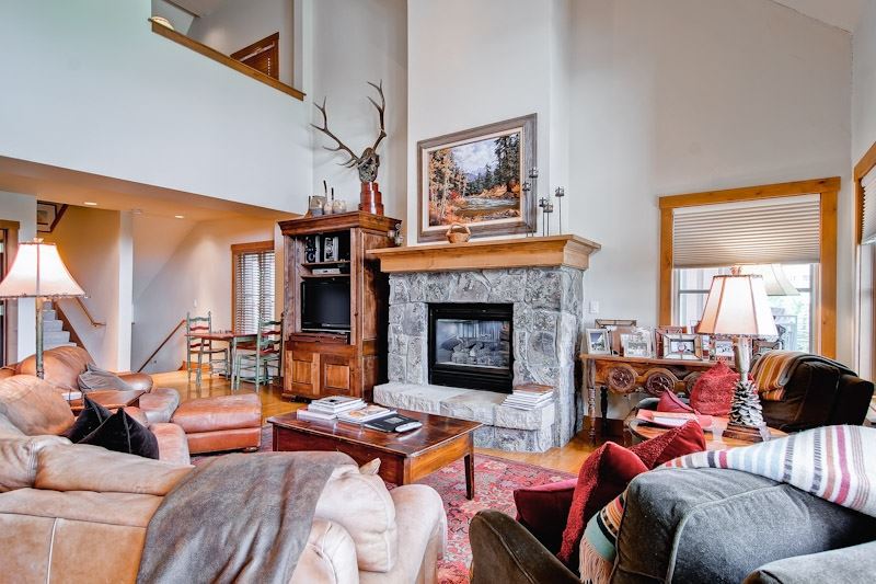 Featured Image - Villa Montane 216