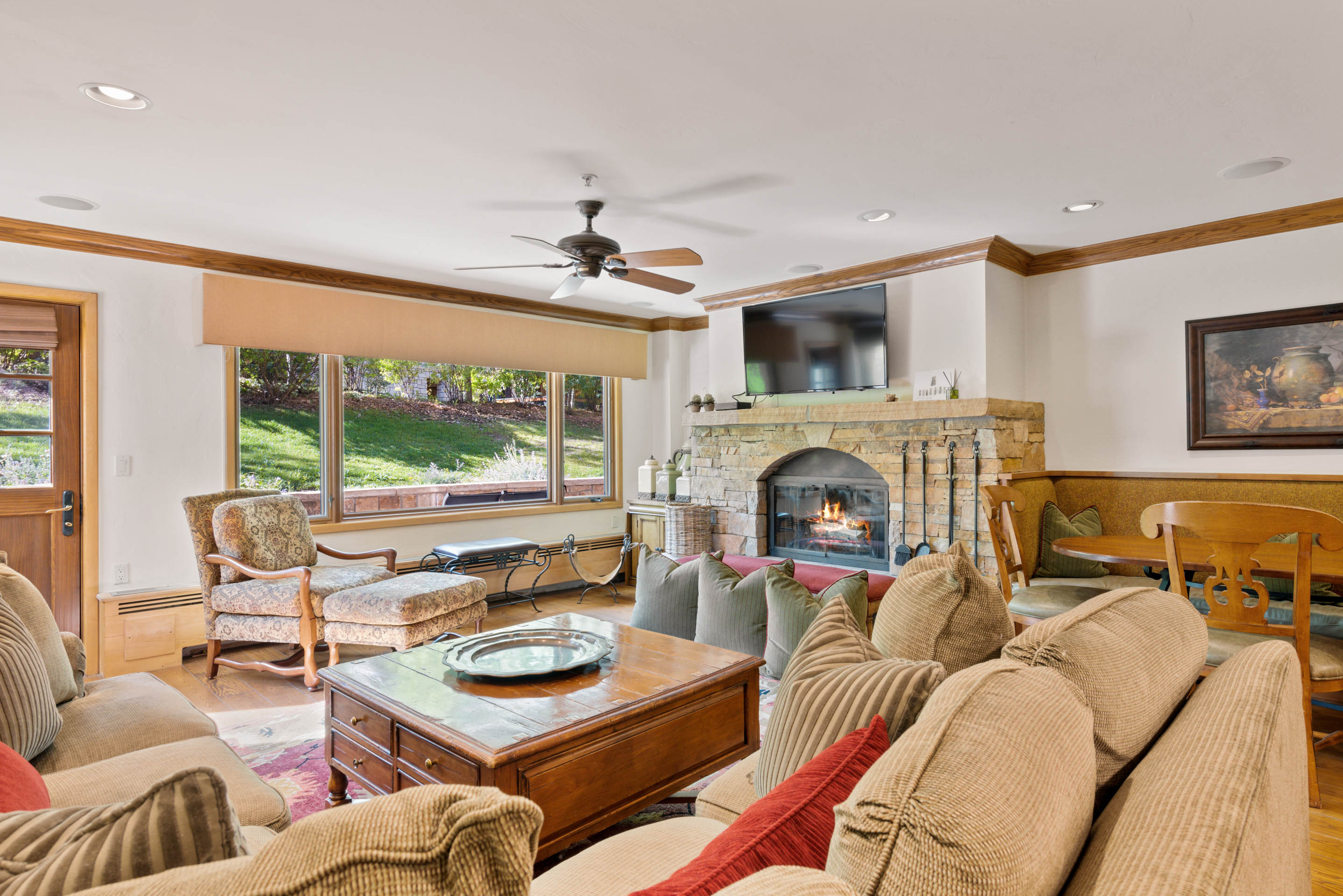 Featured Image - Lodge Tower 187-185 1BR